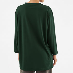 เสื้อยืดแขนยาวสีเขียวสำหรับผู้หญิง คอกลม ทรงหลวม สวมใส่สบาย สีพื้น ผ้าฝ้ายเจอร์ซีย์ 100% ระบายอากาศได้ดี แขนสามส่วน - Product Image 3