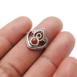 Anillo de Piedra Preciosa Cornalina para el Chakra Sacro, Hecho a Mano con Plata de Ley 925, Diseño de Corona Moderno, Estilo Bohemio - Product Image 3