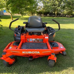 Tondeuse autoportée Kubota haute performance avec système de coupe de gazon conçu pour une efficacité optimale dans l'entretien des grandes surfaces. - Product Image 3