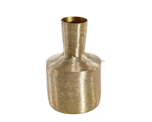 Florero de Metal con estilo moderno antiguo con jarrones decorativos nórdicos para Decoración de mesa de lujo para el hogar por Azora Industries - Product Image 2