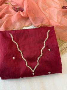 Sari en soie non cousu à imprimé floral numérique, style Tabi, avec bordure ajourée et travail manuel de perles Cutdana, et blouse en soie brodée à la main, pour tenue de soirée - Product Image 1
