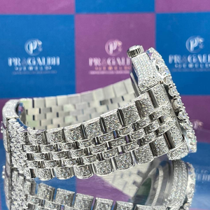 Reloj de cuarzo plateado de lujo con diamantes para hombre, de acero inoxidable, con esfera romana y brazalete estilo diamante, reloj de pulsera elegante. - Product Image 4