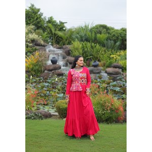 Mono de Fiesta Bordado, Elegante y Hermoso, Especial para Navratri, para Ocasiones Festivas - Product Image 5