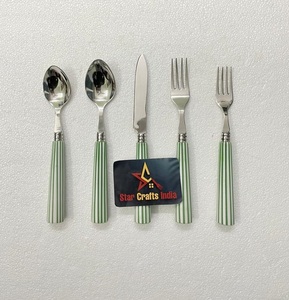 Ensemble de couverts jetables en acier inoxydable plaqué or de qualité supérieure, design vintage, écologiques, avec manche en résine, pour les fêtes - Product Image 1