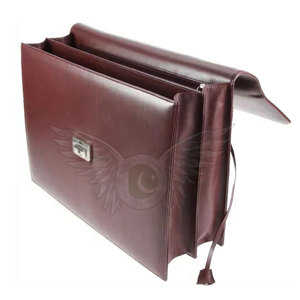 Sac pour ordinateur portable en cuir véritable de qualité supérieure avec compartiments fonctionnels pour un transport organisé, design durable et rangement équilibré - Product Image 6