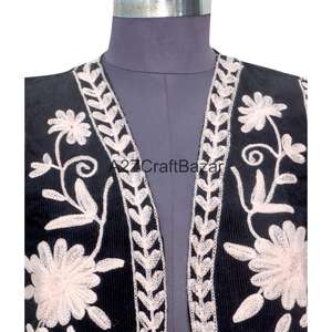 เสื้อแจ็คเก็ตผ้าฝ้ายพิมพ์ลายดอกคอตไรส์สำหรับผู้หญิงจาก A2ZCraftBazar ผ้าระบายอากาศได้ดี โลโก้ด้านหลัง แขนสั้น คอทรงโอ 100% ผ้าฝ้าย - Product Image 2