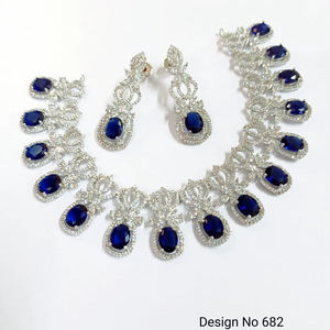 Ensemble de bijoux collier et boucles d'oreilles en pierre bleue de luxe, ensemble argenté pour mariages et soirées - Product Image 1