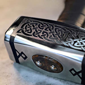 Marteau Viking en Acier Damas Fait Main Durable - Qualité Industrielle pour Toiture, Camping, Chasse, Personnalisable OEM - Product Image 5