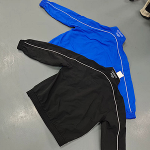 Ensemble survêtement streetwear coupe ample avec veste coupe-vent réfléchissante personnalisée et pantalon de jogging léger en polyester - Product Image 2