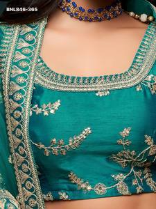 Conjunto de lehenga semisellado de seda artística con patrón de hojas bordadas, corte en A, color verde azulado, para uso ocasional, a precio mayorista, de exportador indio. - Product Image 3