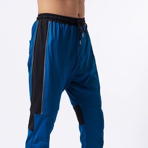 Pantalon de sport décontracté pour homme en coton léger, taille mi-haute, anti-plis, avec motif décoratif, style tendance - Product Image 3
