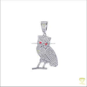 Pendentif oiseau en argent sterling avec détails rouges et style streetwear tendance - Product Image 4