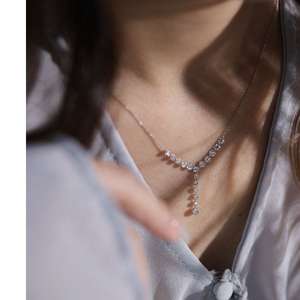 Colgante y Cadena con Diamante Redondo Cultivado en Laboratorio IGI D-E-F VVS-VS en Oro, Oro Rosa, Oro Blanco y Plata de Ley - Product Image 3