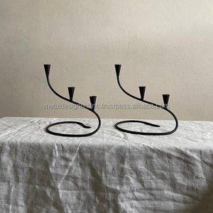 Candélabre en fer ondulé vintage du milieu du siècle bougeoir ondulé en métal noir d'origine pour la décoration de la maison pour la Saint-Valentin - Product Image 5