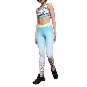 Ensemble de yoga pour femme du fournisseur direct d'usine : Leggings taille haute très populaires et soutien-gorge en tissu doux sans couture – Tenue de sport deux pièces pour la gym et le fitness - Product Image 2