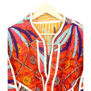 Chaqueta Kantha para Mujer al por Mayor, Hecha a Mano en India, Estilo Bohemio Bordado con Cierre Abierto, Chaquetas Modernas con Estampado Floral - Product Image 2