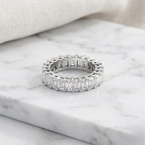 แหวนเพชรแล็บโกรว์ทรงเหลี่ยมมรกต 4.60 กะรัต ตัวเรือนทอง 10K แบบ Eternity Ring สำหรับทุกเพศ พร้อมใบรับรอง - Product Image 2