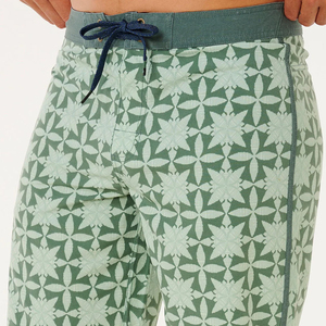 Short de bain décontracté pour homme à imprimé géométrique, séchage rapide, taille mi-haute avec cordon de serrage - Product Image 6