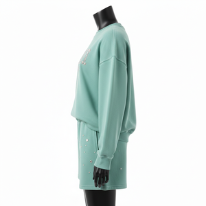 Ensemble court en molleton de coton 320 GSM vert menthe pour femme, doux et épais, avec logo personnalisé par transfert thermique en strass – Collections Femme - Product Image 3