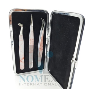 Ensemble de pincettes à cils Points de volume de la meilleure qualité Prise en main forte Pince à cils en gros avec nom de marque personnalisé - Product Image 3
