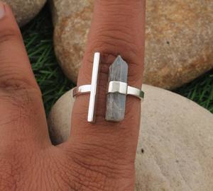 Anillo Minimalista de Calcedonia Natural Aqua, Plata de Ley 925, Piedra en Punta, Regalo de Boda, Anillo Clásico con Engaste de Bisel para Mujer - Product Image 3