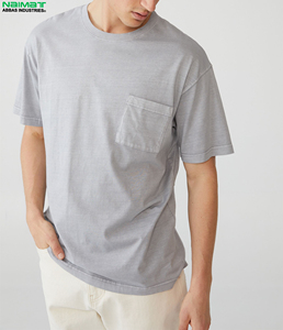 เสื้อยืดคอตตอนสีเบจทรงโอเวอร์ไซส์สำหรับผู้ชาย แขนสั้น คอกลม ดีไซน์กระเป๋า แบรนด์ Naimat Abbas Industries สีพื้น สไตล์ลำลอง - Product Image 6