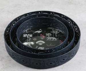 Plateau décoratif en métal avec base en verre floral, plateau rectangulaire en métal de luxe pour servir, plateau de décoration pour la maison en métal et verre personnalisé - Product Image 3