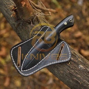 Cuchillo de Supervivencia Personalizado de Acero de Damasco con Hoja Fija, Mango de Resina, Borde Recto y Forma de Hoja Recta, con Funda de Cuero - Product Image 1