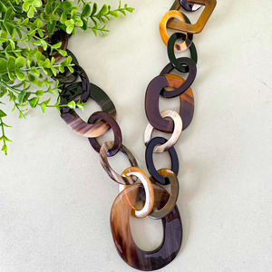 Collar Moderno Hecho a Mano con Cuerno de Búfalo Natural y Cuentas Redondas Grandes de la India por S a and SONS EXPORTS - Product Image 5