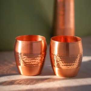 Paire de verres à eau en cuivre pur martelé avec base alvéolée, vaisselle pour hôtels et restaurants - Product Image 6