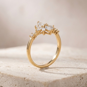 Anillo de Oro Amarillo de 10k, 14k, 18k con Diseño Floral, Diamante Cultivado en Laboratorio con Corte Marquesa en el Centro y Delicado Diamante Redondo Decorativo - Product Image 4