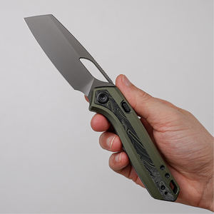 Navajas Plegables con Hoja Tanto Gris, Mango con Patrón Verde Oliva, Orificio para el Pulgar, Agarre Ergonómico para Uso en Exteriores - Product Image 1