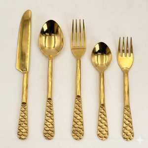 Ensemble de couverts dorés de 5 pièces avec des poignées à motif martelé pour la vaisselle de mariage - Product Image 2