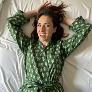 Earthly Elegance Modern Artisan Reverie Kimono Robe para mujer Cómodo de talla grande Refrescante Green Peace Block Print Woven - Product Image 4