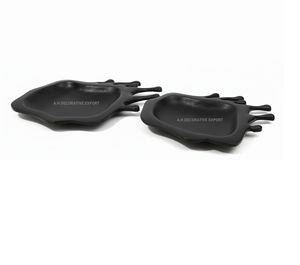 Plateaux décoratifs faits à la main en céramique noire mate moderne |   Plateau de rangement minimaliste gothique en métal industriel avec revêtement en poudre - Product Image 1