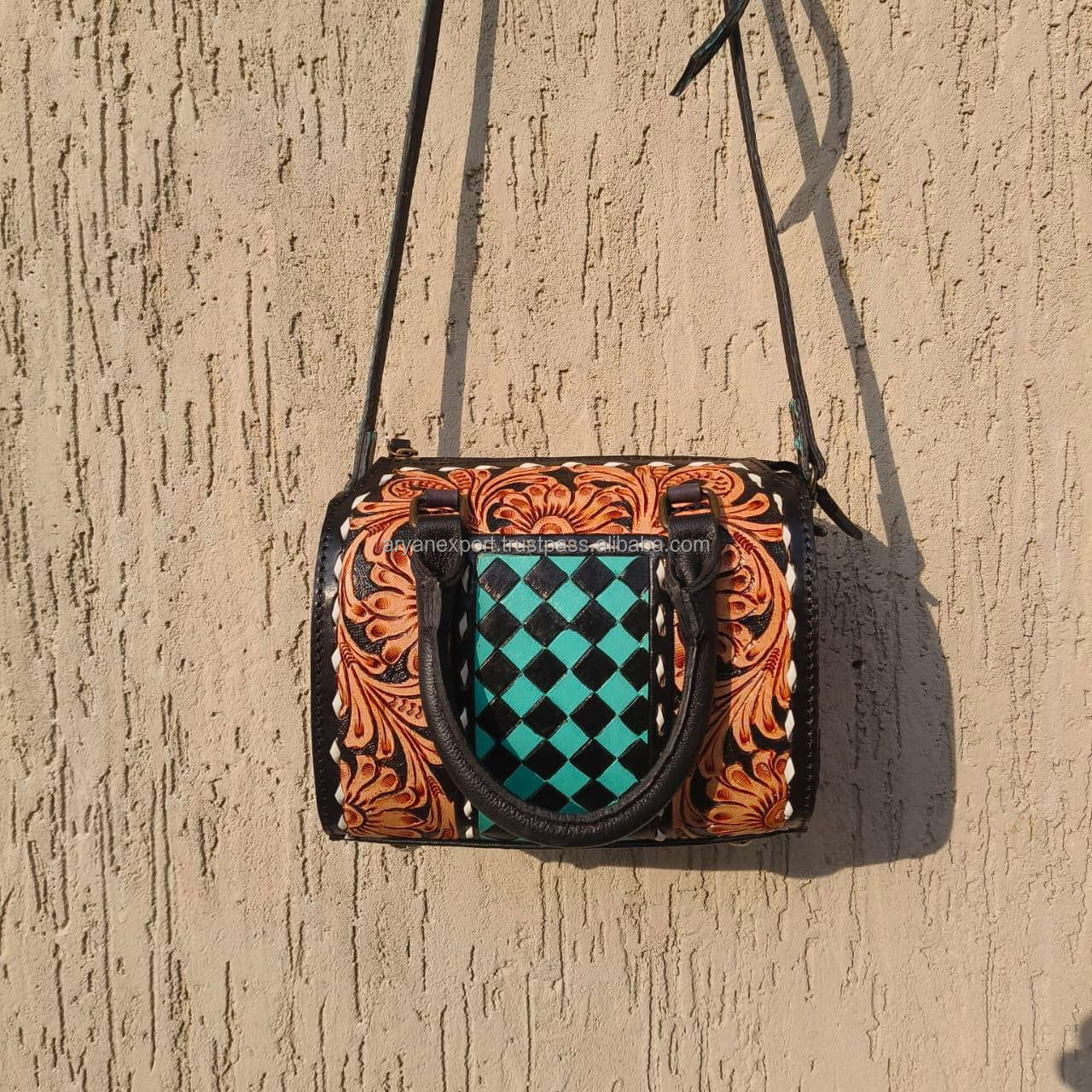 ลายตารางหมากรุกสีดำและเทอร์ควอยซ์