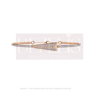 กำไลข้อมือดีไซน์โดดเด่นทรงสามเหลี่ยมประดับเพชรแล็บโกรว์สีเหลืองทอง - Product Image 5