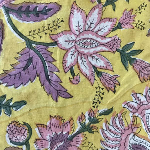 Tissu en coton imprimé à la main – Fond jaune moutarde, imprimé floral Jaal rose, textile indien traditionnel - Product Image 2