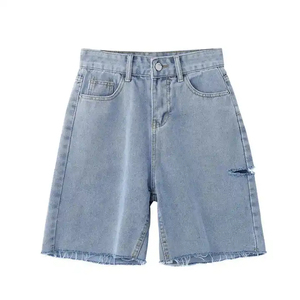 Shorts en jean personnalisés pour femmes en gros – Fabricant OEM de shorts en jean – Vêtements de rue tendance en gros avec appliques personnalisées - Product Image 1