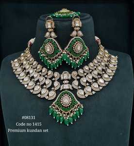 Ensemble de collier et boucles d'oreilles Kundan de qualité supérieure 08131, ensemble de bijoux en laiton avec pierres en moissanite pour mariage, fiançailles, fête - Product Image 6