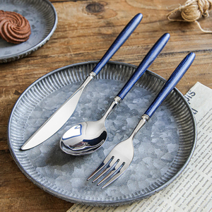 Ensemble de couverts de luxe en métal argenté, acier inoxydable 304, couteau, fourchette, cuillère, avec manche bleu - Product Image 1