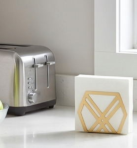 Porte-serviettes géométriques en métal avec finition dorée brillante, idéaux pour le rangement élégant de papier de soie sur les tables et pour une utilisation domestique. - Product Image 4