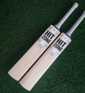 Batte de cricket de luxe HIT ZONE en saule anglais, édition or, légère, puissance de frappe maximale, finition premium et lame robuste - Product Image 2