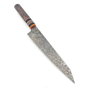 Cuchillo de chef de acero de Damasco con mango de madera y detalles naranjas - Product Image 1