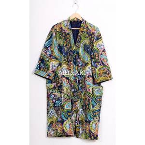 Peignoir 100% Coton Indien Patchwork Fait Main Style Kantha Kimono Tenue de Nuit Taille Unique Motif Floral d'Été Col en V - Product Image 1