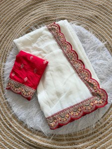 Sari blanc en chiffon premium croustillant avec broderie contrastante en sequins, dentelle jacquard et blouse Butti brodée à festons, modèle de créateur - Product Image 1