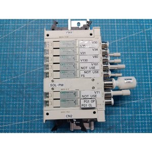 Válvula Solenoide Neumática CKD N4E0-T53R + N3E0660-M + N4E030-M + N4E0-Q-C + N4E0-T52 Usada Como Es, de Legacy Semiconductor E - Product Image 3