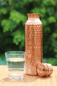 Botella de agua de cobre con resistencia natural a la oxidación diseñada para un brillo duradero y un uso diario confiable para la hidratación. - Product Image 3