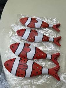 Escultura de pez de madera natural con detalles pulidos, adecuada para uso decorativo y comercio mayorista global. - Product Image 6