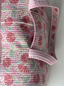 Floral Striped Quilted Duffel Bag With Zipper Closure Portable Travel Bag Textile Material <b>Large</b> External <b>Frame</b> Block <b>Printed</b> - Product Image 3